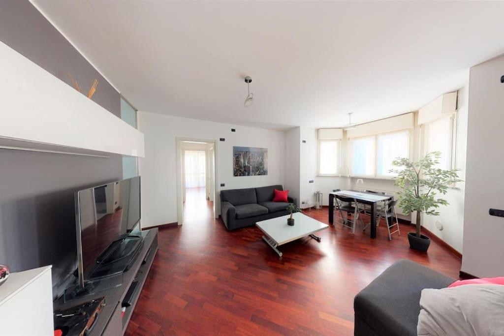 Apartment+Garage Near Novegro Exhibition/Linate Сеґрате Екстер'єр фото